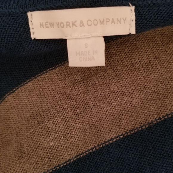 Asymmetrical Sweater - Picture 2 of 2